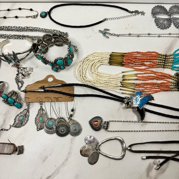 SOUTHWESTERN JEWELRY BUNDLE 26 costume pieces Necklace-Bracelets-Rings-Earrings - Picture 15 of 16